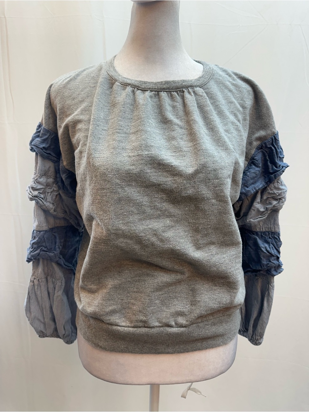 Porridge Gray Pullover Sweatshirt with Textured Navy Ruffle Sleeves XXS